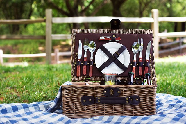 How to Pack a Picnic Basket: Our Favorite Must-Have Essentials