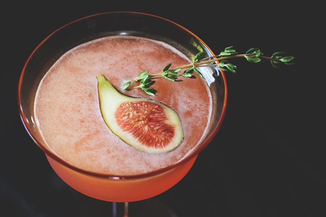 Fig Thyme Cocktail // HonestlyYUM