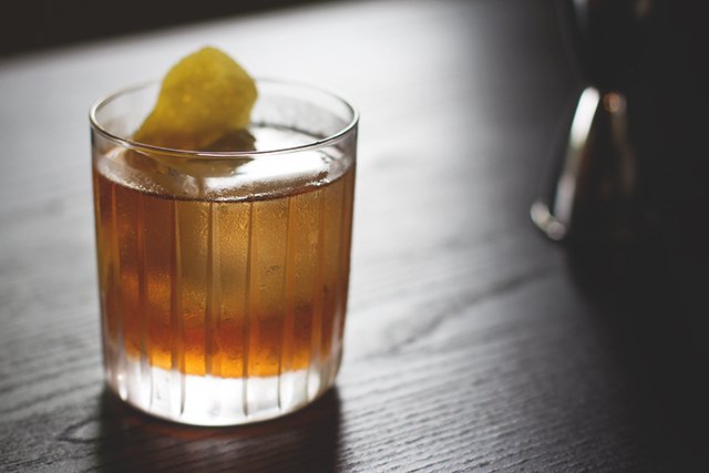 Old Fashioned Cocktail // HonestlyYUM