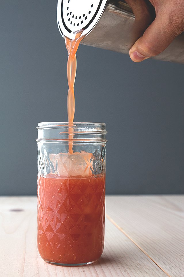 http://honestlyyum.com/wp-content/uploads/2013/08/classic.bloody.mary_.recipe.heirloom.tomatoes.15.jpg