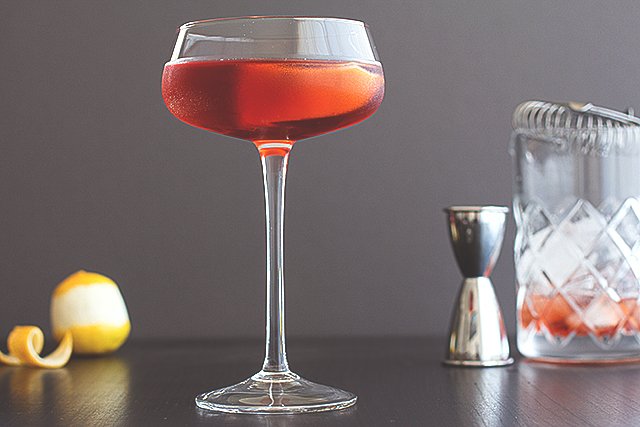 Boulevardier Cocktail // HonestlyYUM