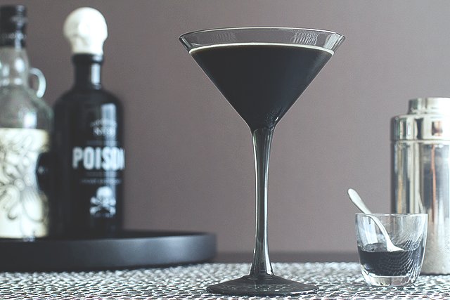 spooky-halloween-cocktail-recipes