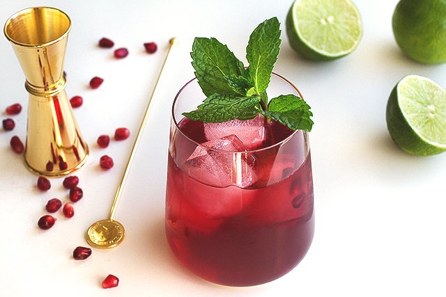 Spiced Pomegranate Cocktail // HonestlyYUM