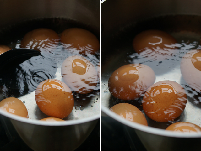 http://honestlyyum.com/wp-content/uploads/2014/03/Eggs-in-boiling-water.jpg