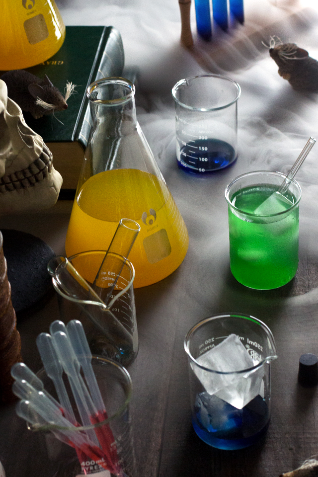 http://honestlyyum.com/wp-content/uploads/2014/10/halloween.evil_.drink_.science.lab_.2.1.jpg