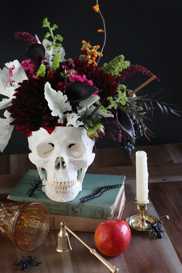 2019 Hot Human Skull Head Cluster Flower Skeleton Horror Halloween Table Decor 
