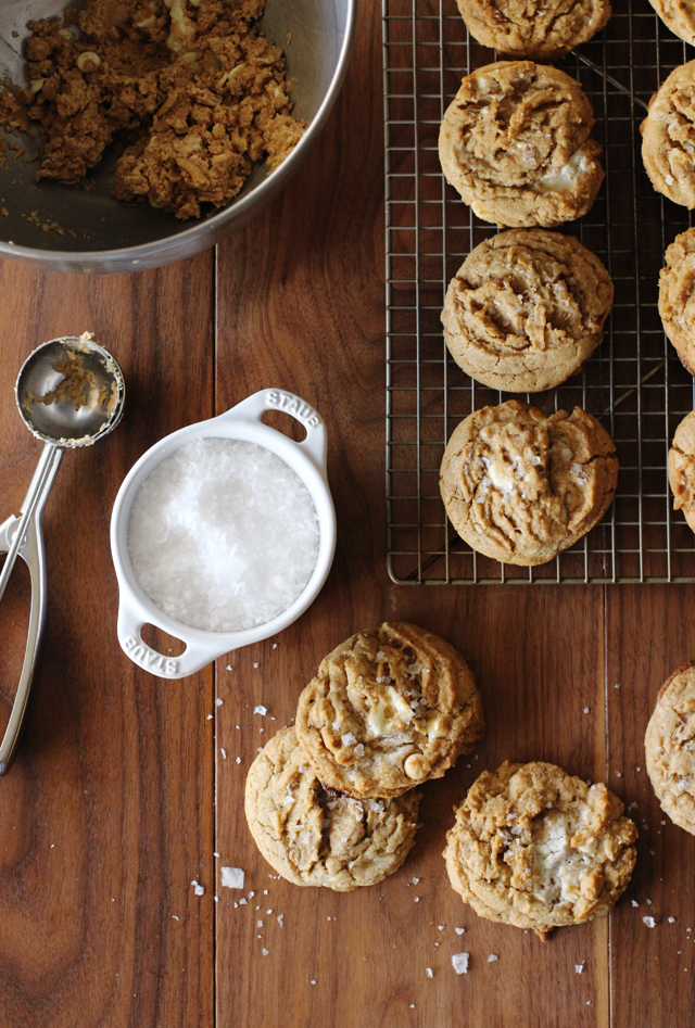 Salted White Chocolate Oatmeal Cookies | HonestlyYUM