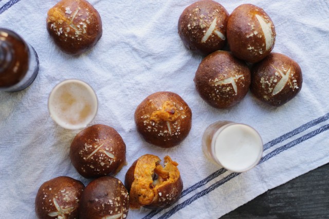 Beer and stuffed pretzel buns | HonestlyYUM