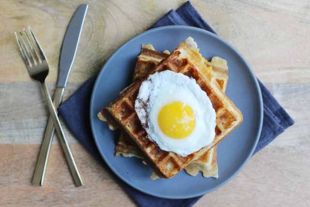 Cheddar and Bacon Waffle with Egg | HonestlyYUM