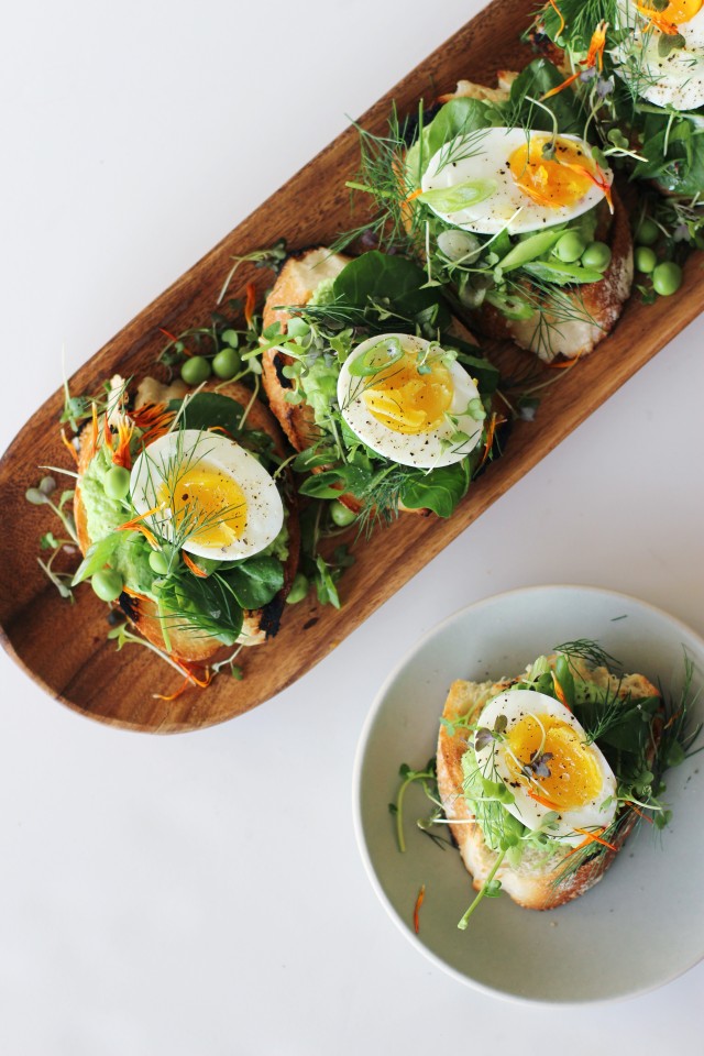 Egg and pea tartines | HonestlyYUM