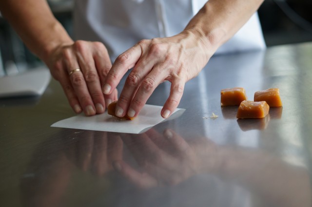 Wrapping caramels