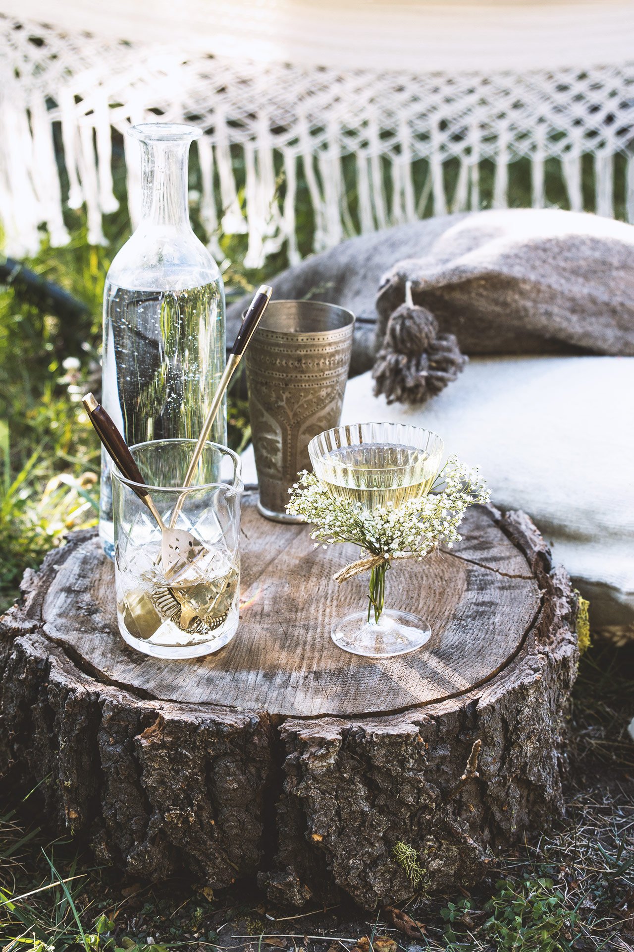 A Midsummer Cocktail with Aquavit, Sherry, and Elderflower Liqueur | honestlyyum.com @honestlyyum