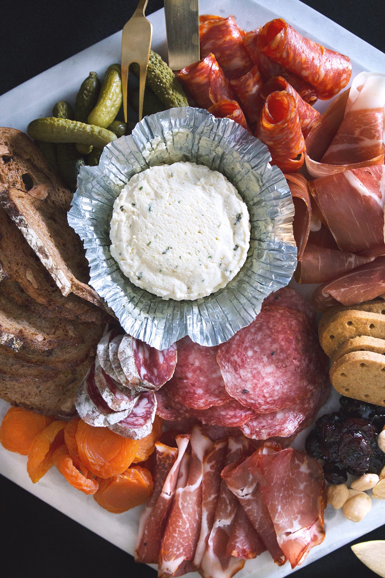And The Oscar Goes To . . . // Oscar Party Spread with @boursincheese #purveyorofwow #boursin