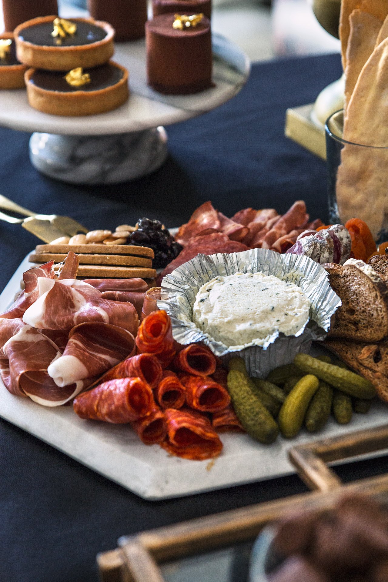And The Oscar Goes To . . . // Oscar Party Spread with @boursincheese #purveyorofwow #boursin