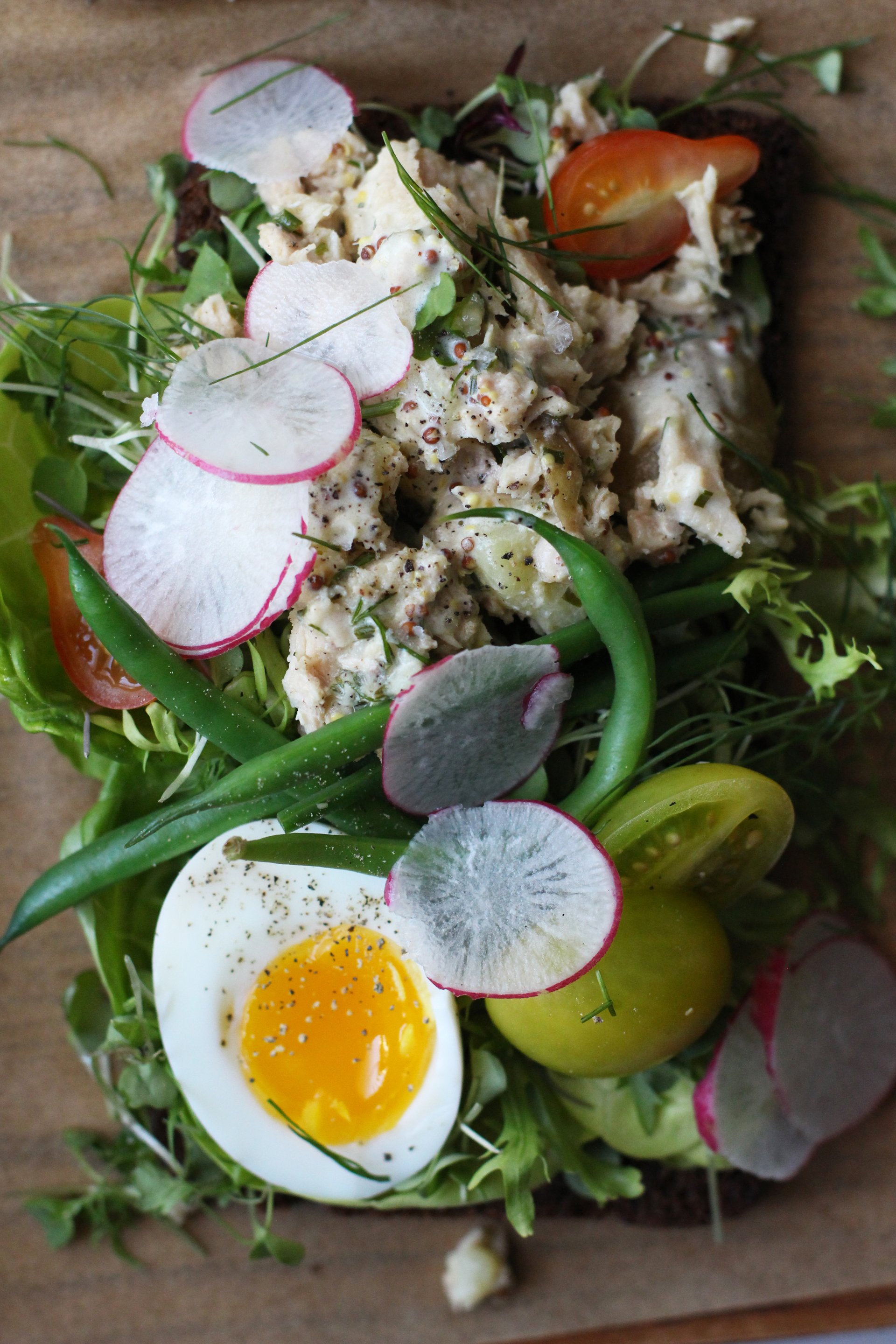 Nicoise tartine | HonestlyYUM