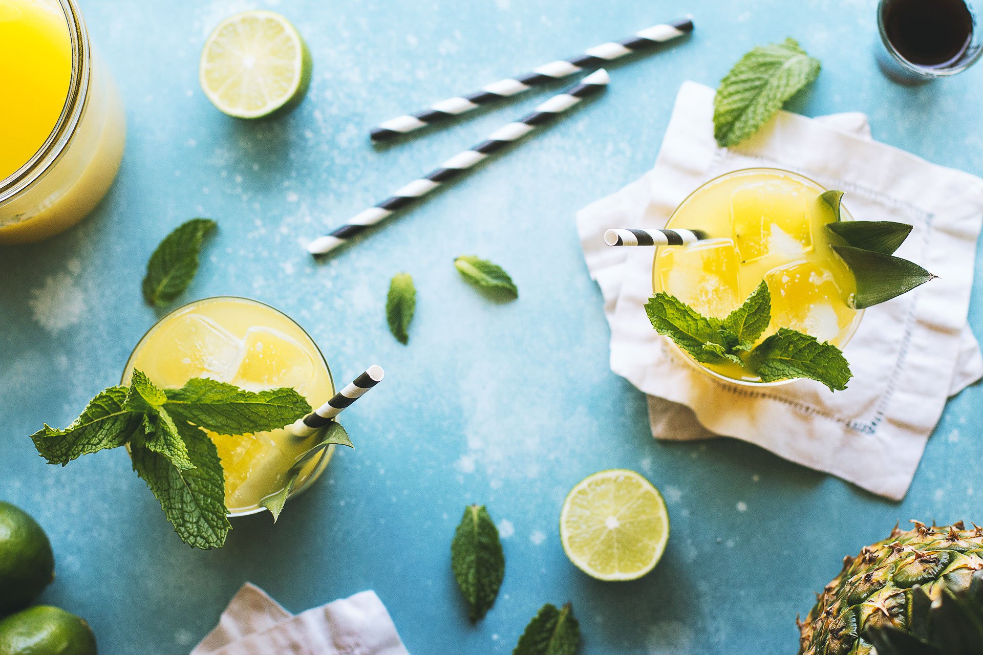 http://honestlyyum.com/wp-content/uploads/2016/05/pineapple.mint_.lime_.vanilla.cooler.recipe.8.1.jpg