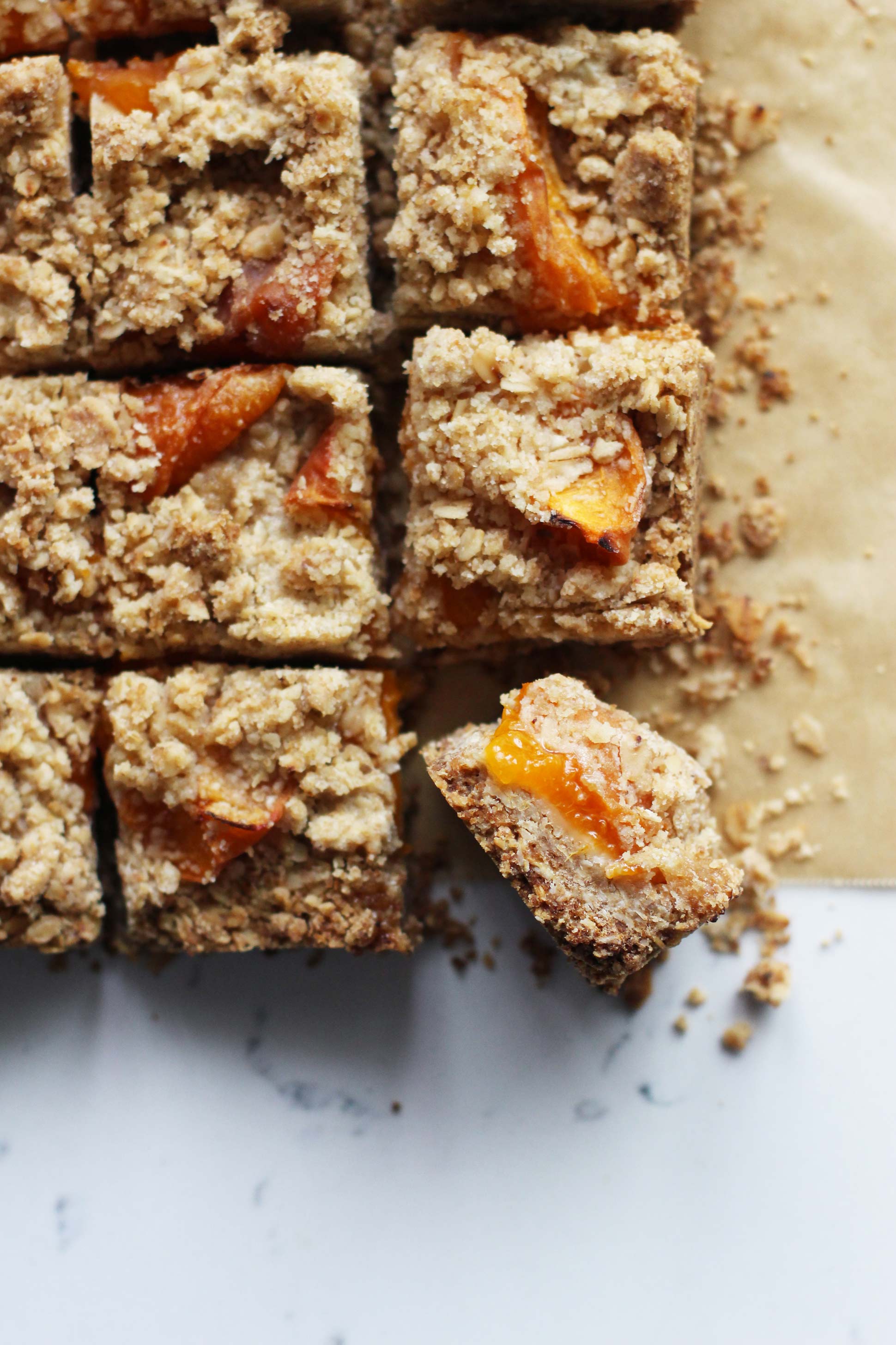 Apricot Oat Bars – HonestlyYUM