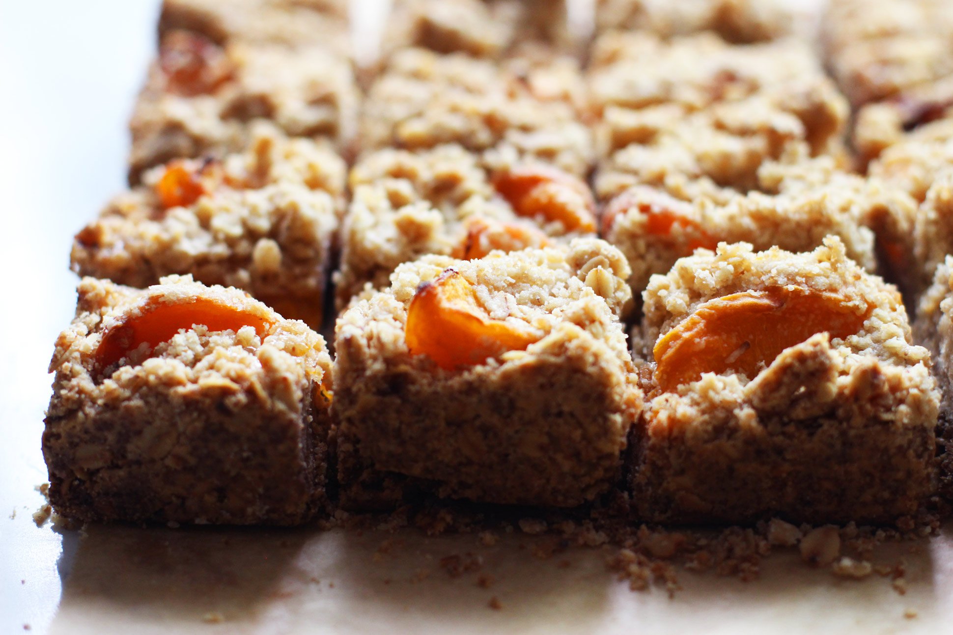 Apricot Oat Bars HonestlyYUM