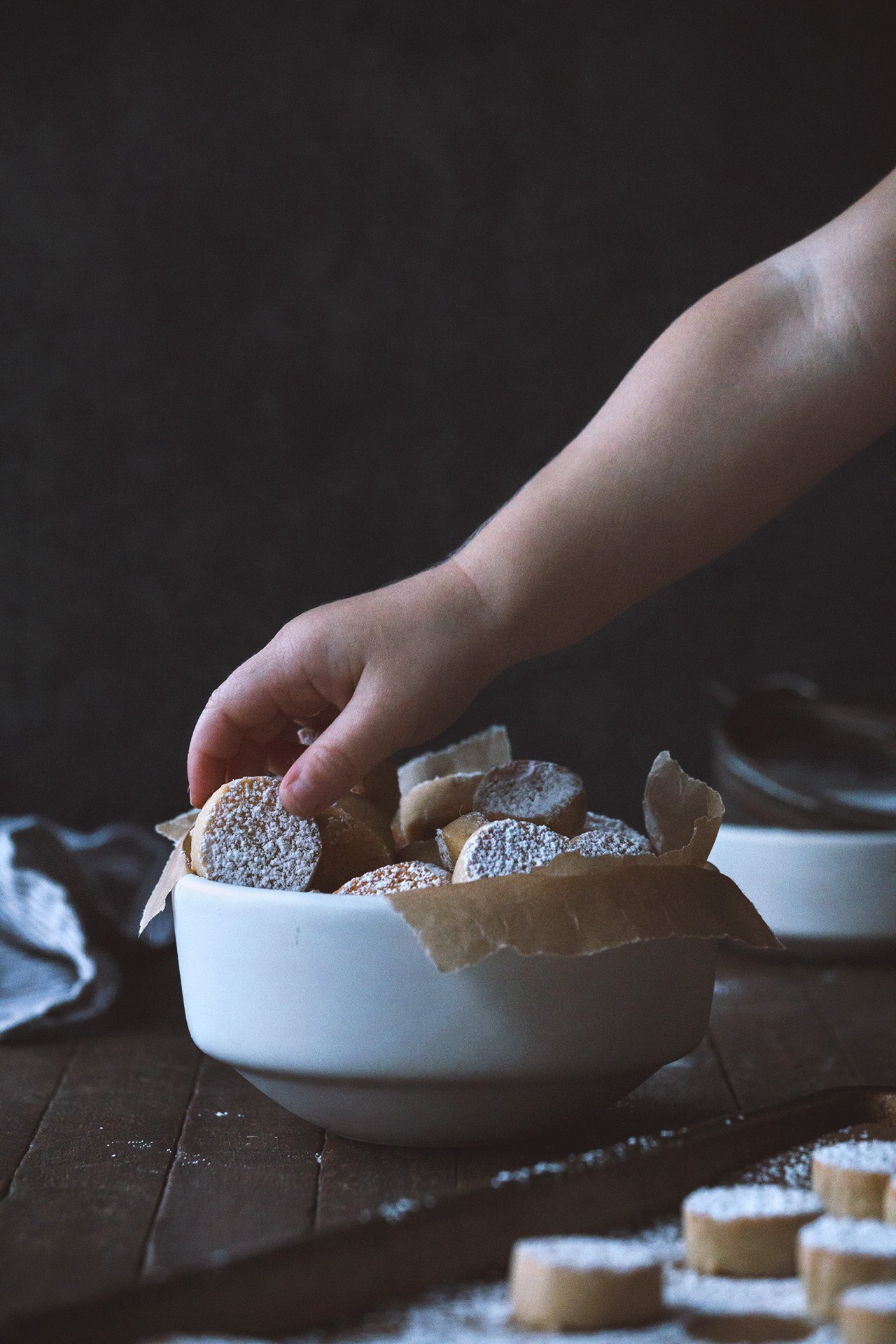 Ricciarelli (Italian Almond Cookies) | HonestlyYUM (honestlyyum.com)