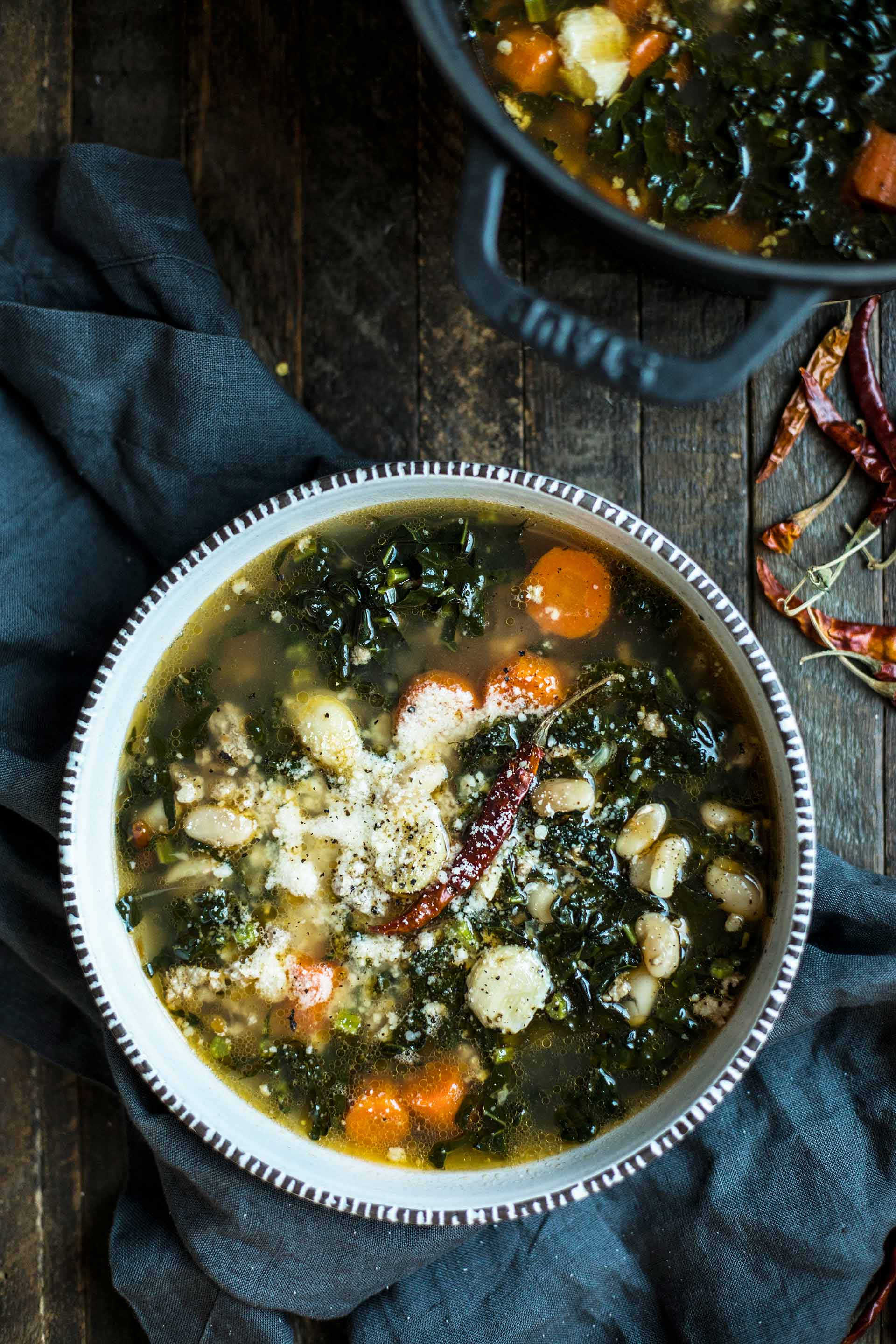 Spicy White Bean Garlic & Kale Soup | HonestlyYUM
