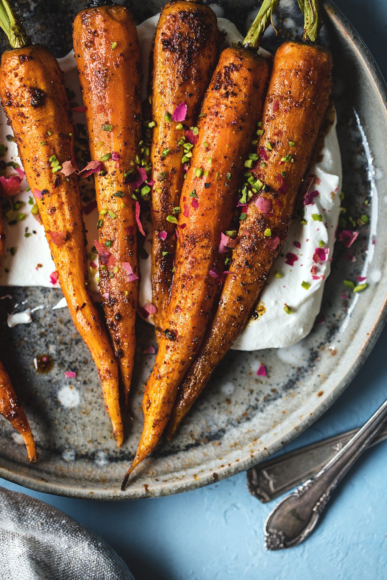 Moroccan Spiced Roasted Carrots – HonestlyYUM