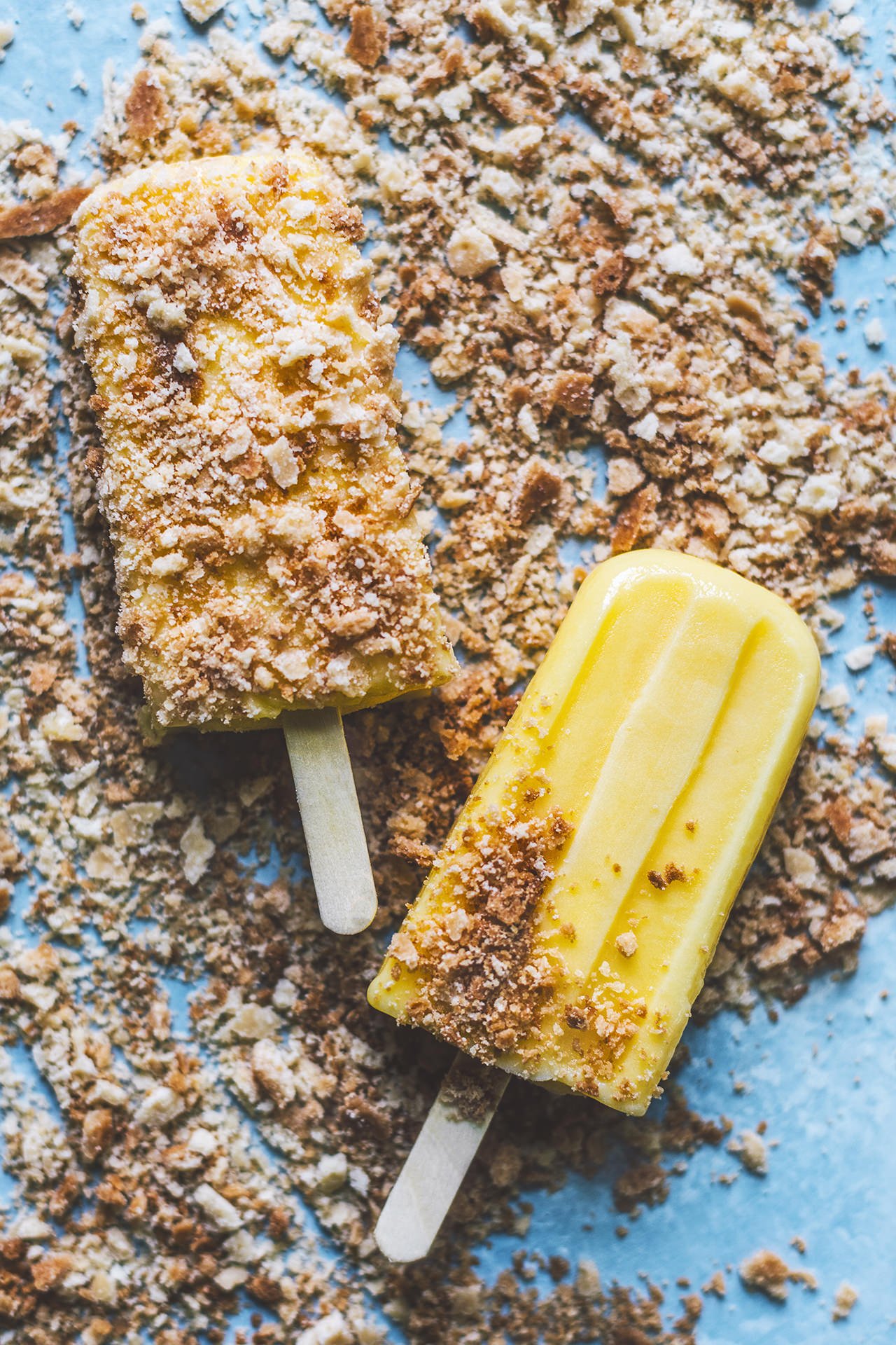 Lemon Bar Popsicles with Shortbread Crumble | HonestlyYUM (honestlyyum.com)