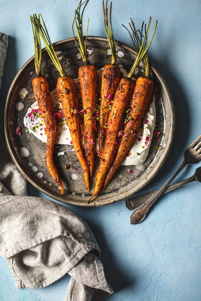Moroccan Spiced Roasted Carrots - HonestlyYUM