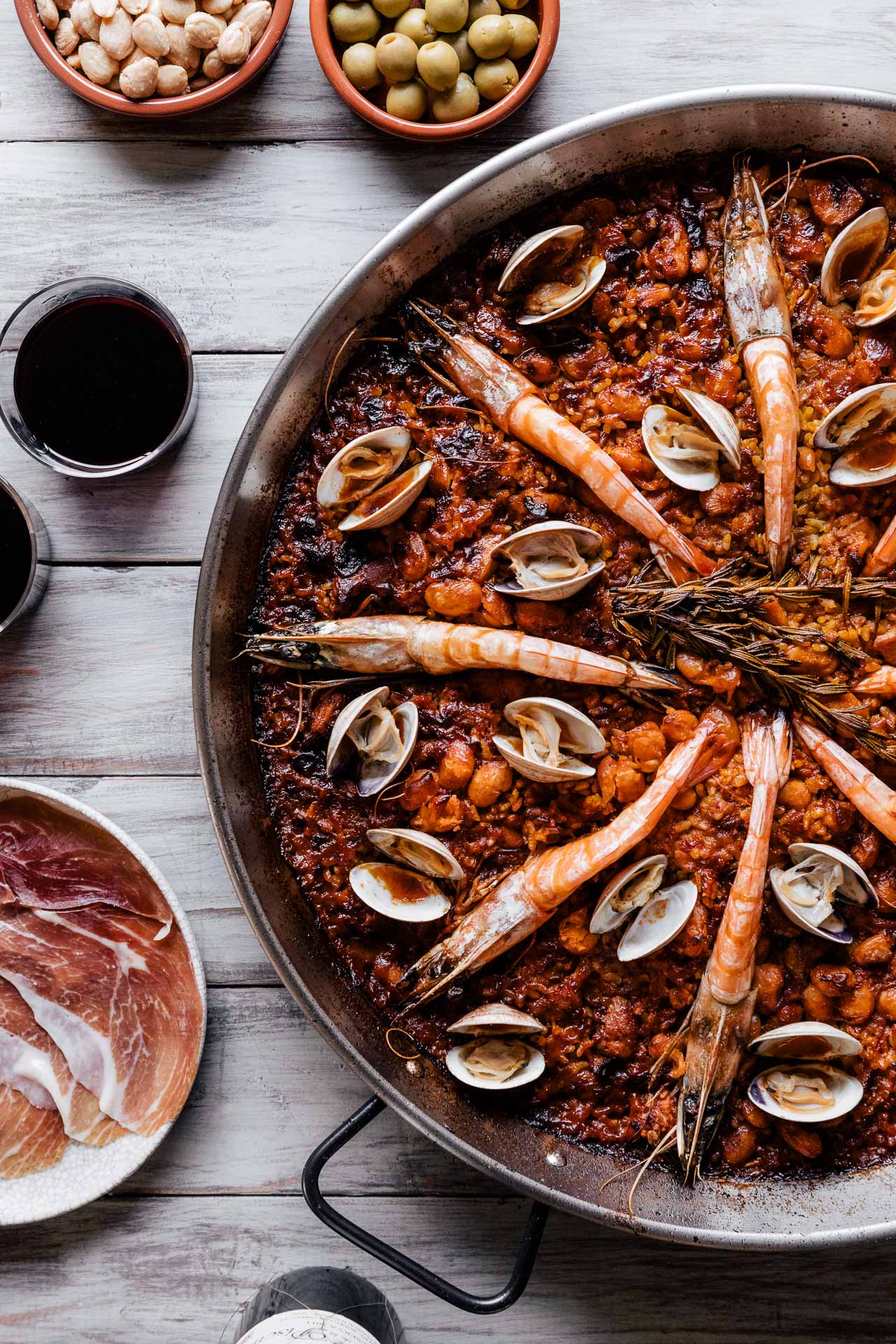 How to Make Paella at Home | HonestlyYUM (honestlyyum.com)