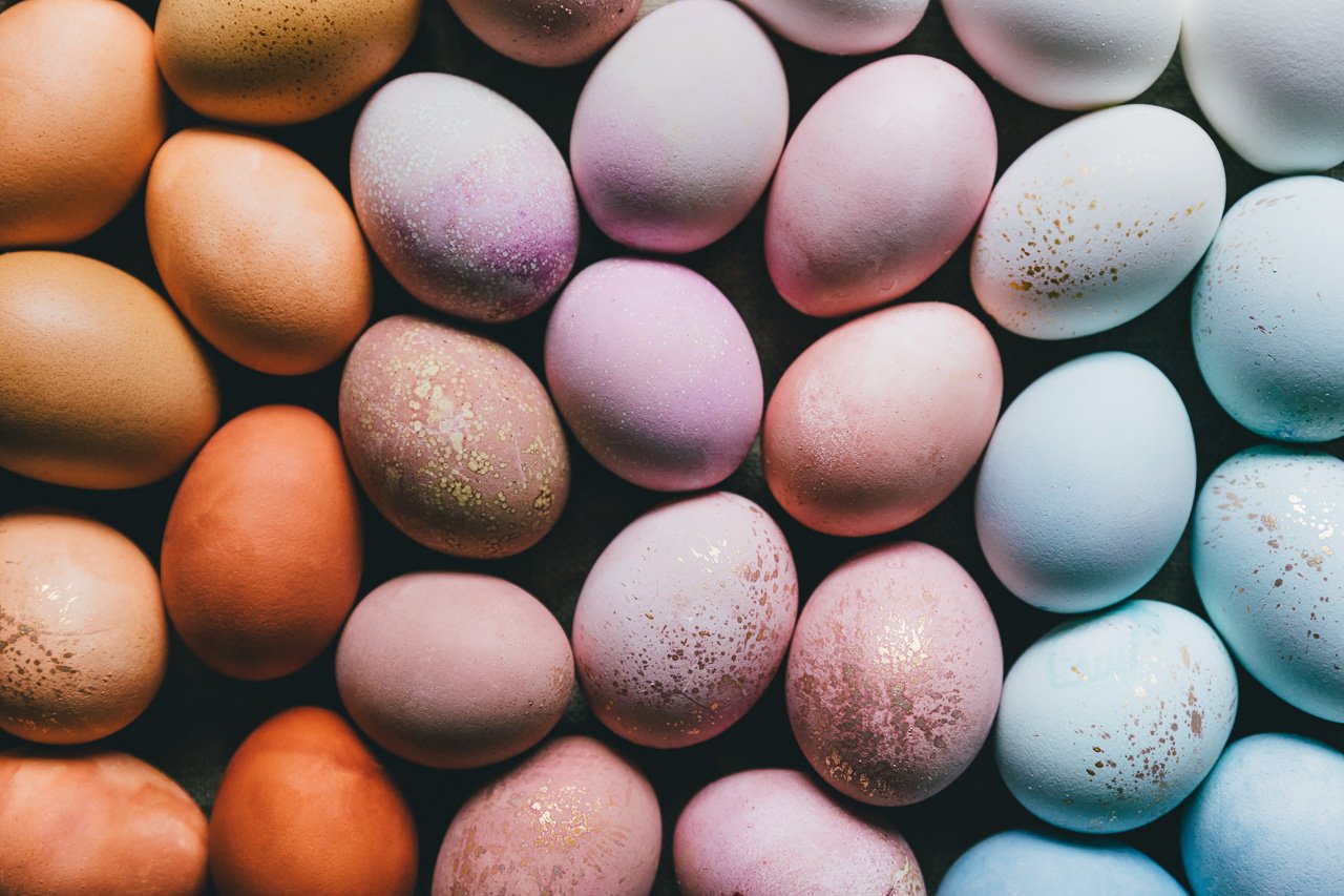 DIY Naturally Dyed Eggs | HonestlyYUM (honestlyyum.com)