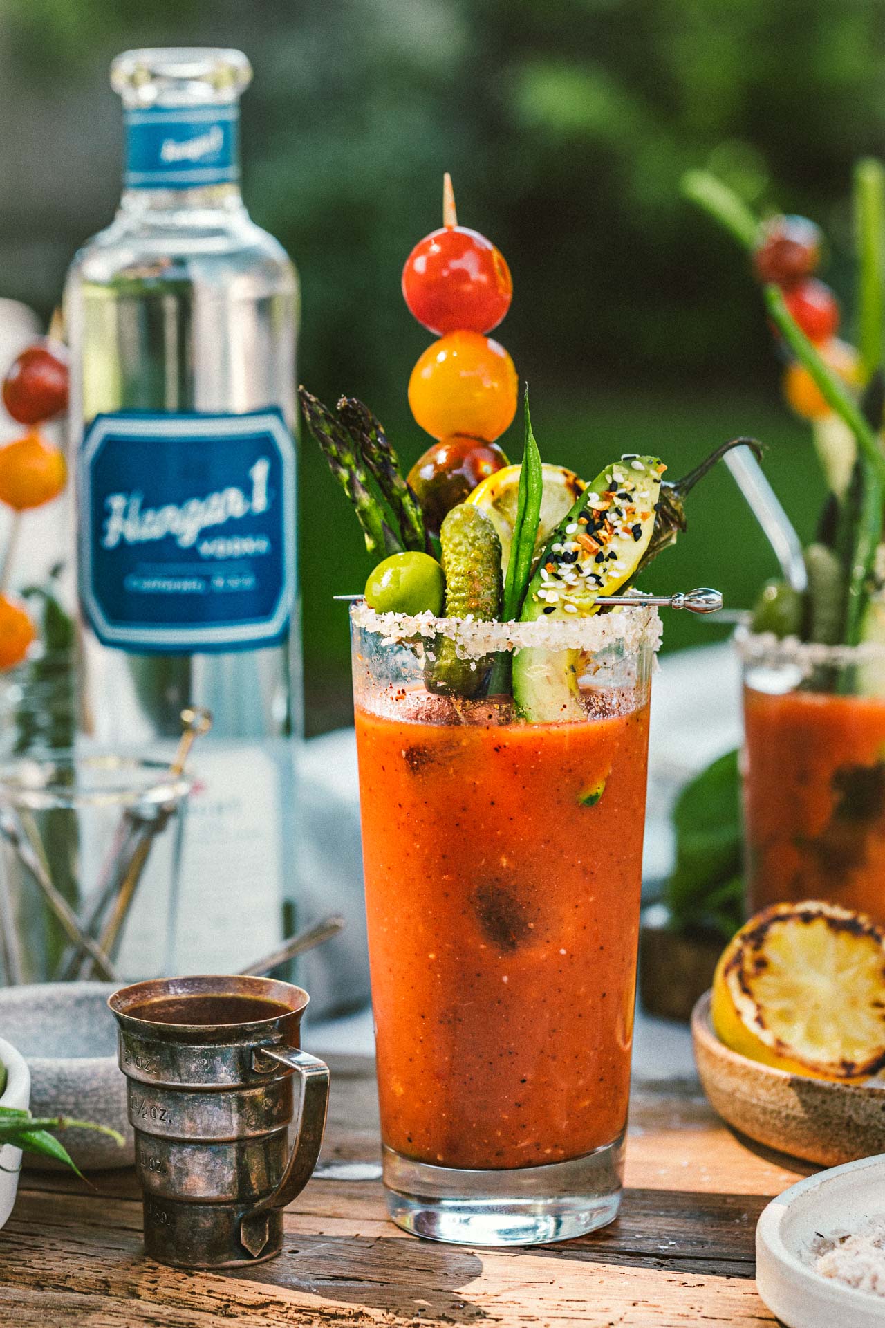 Grilled Bloody Mary | HonestlyYUM (honestlyyum.com) #cocktails #grilling #recipes #bloodymary #vodka