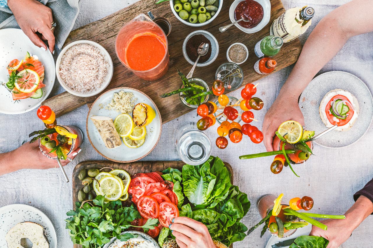 Grilled Bloody Mary | HonestlyYUM (honestlyyum.com) #cocktails #grilling #recipes #bloodymary #vodka