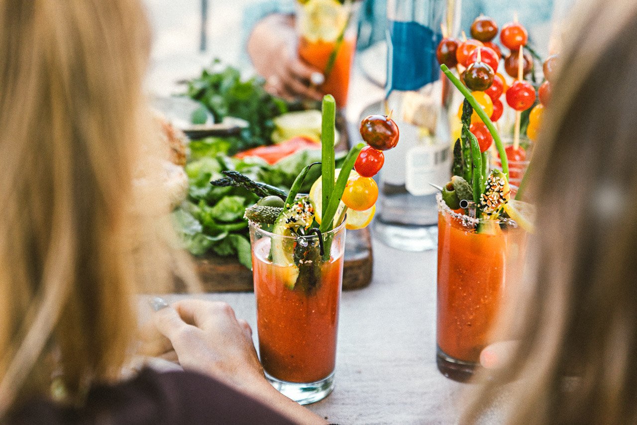 Grilled Bloody Mary | HonestlyYUM (honestlyyum.com) #cocktails #grilling #recipes #bloodymary #vodka