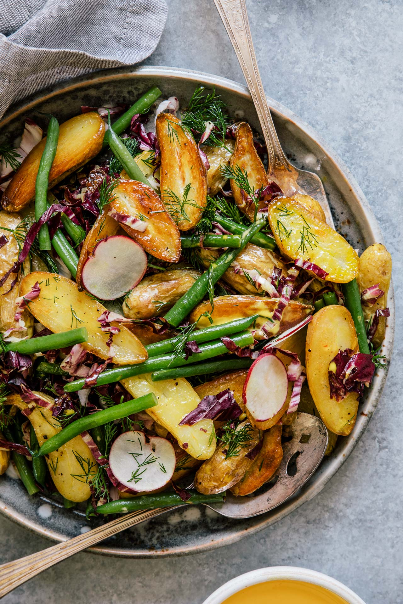 Potato Salad w/ Saffron Aioli | HonestlyYUM (honestlyyum.com) #recipes #salads #picnics #veggies #saladdressing