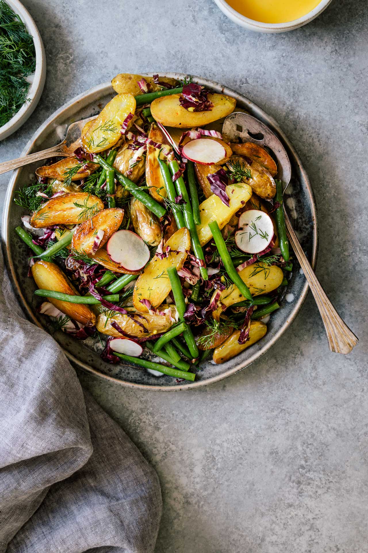 Potato Salad w/ Saffron Aioli | HonestlyYUM (honestlyyum.com) #recipes #salads #picnics #veggies #saladdressing