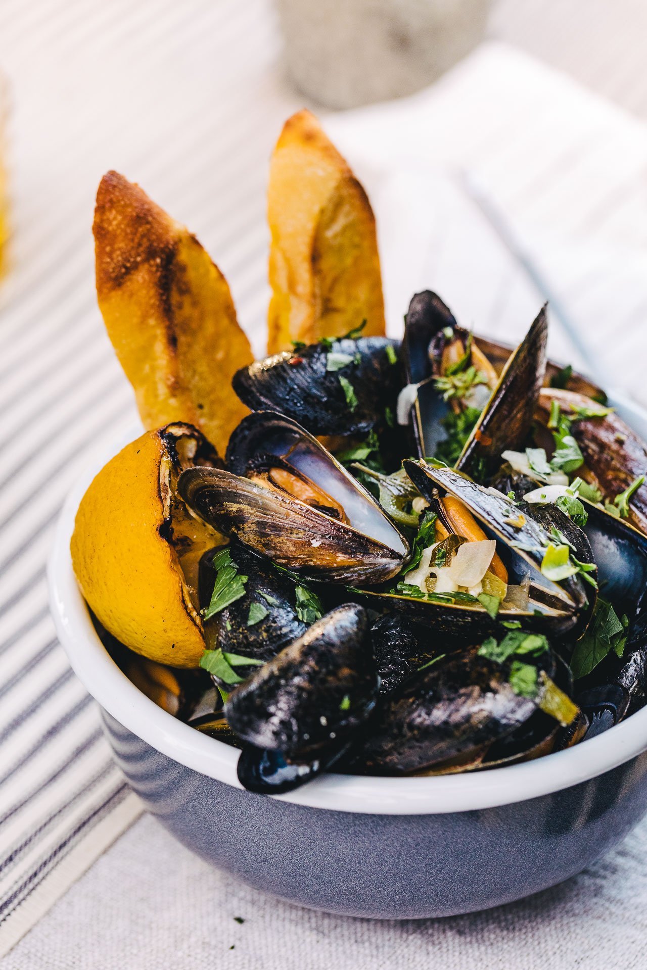 Grilled Mussels Al Fresco Honestlyyum 