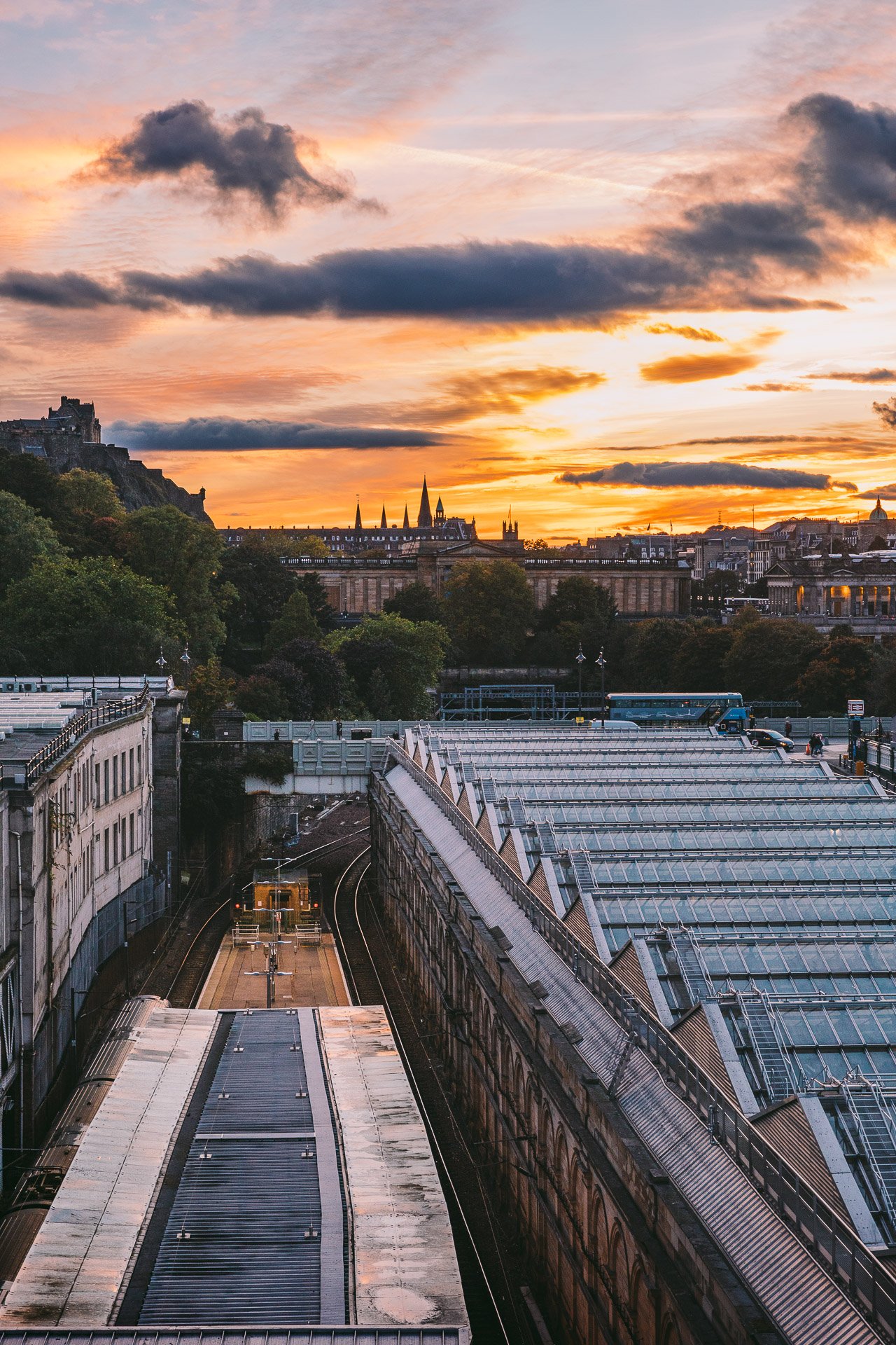 Sunset in Edinburgh | Edinburgh Travel Guide by HonestlyYUM