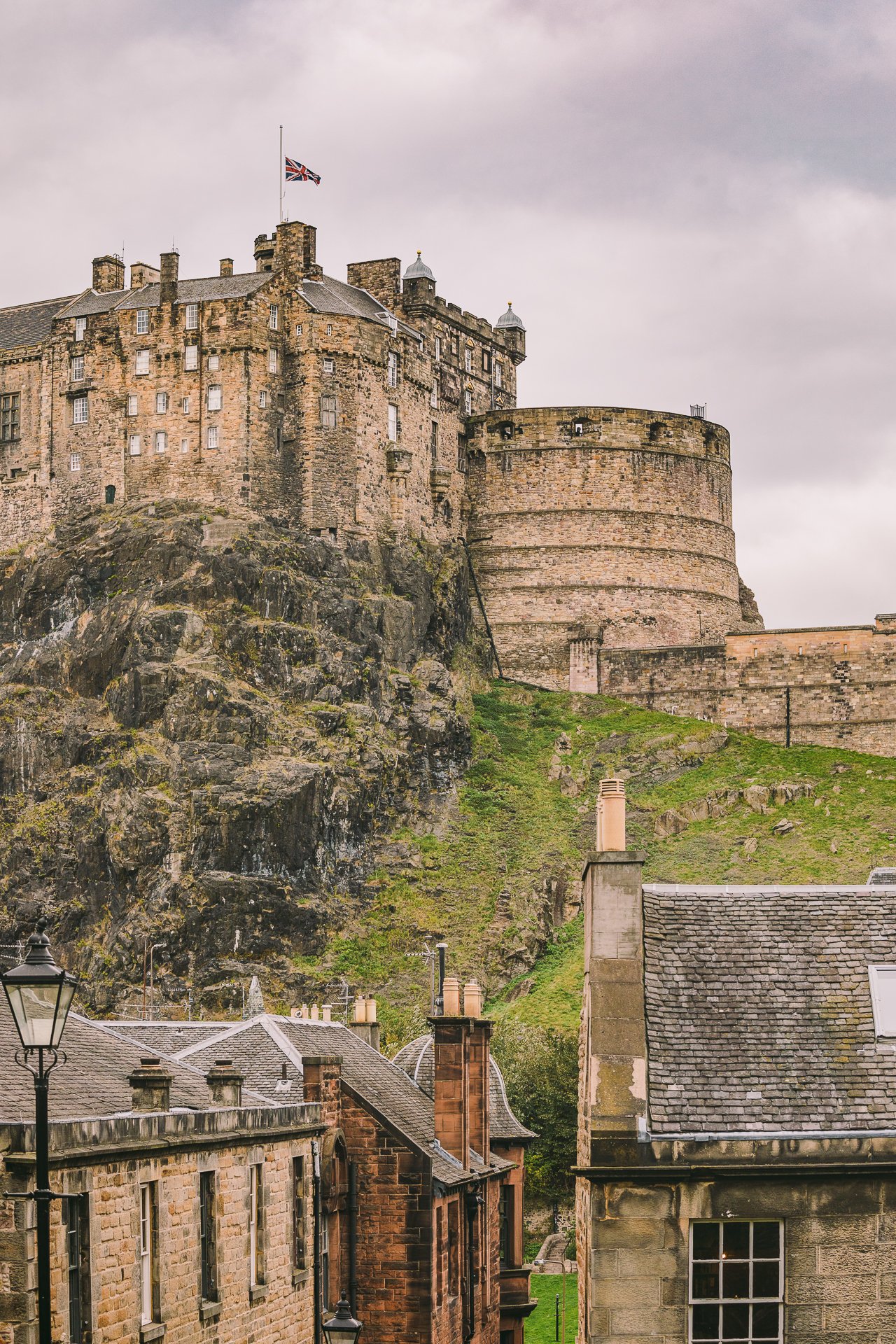 Edinburgh Castle | Edinburgh Travel Guide by HonestlyYUM